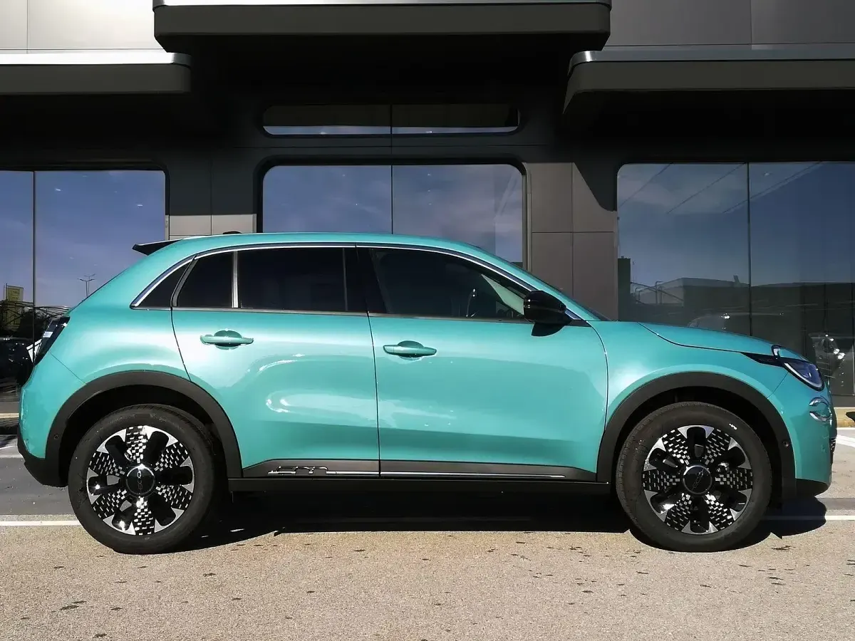 Usata Fiat 600 La Prima 110 CV (80 kW) 2025 Blu SUV