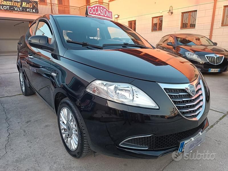 Usata Lancia Ypsilon Gold 69 CV (50 kW) 2015 Nero Utilitaria