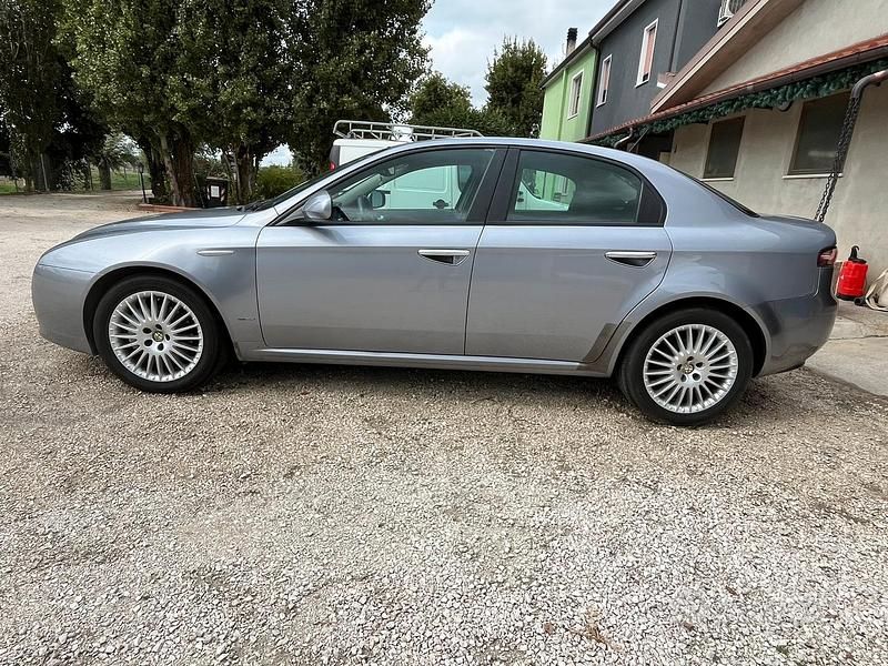 Usata Alfa Romeo 159 150 CV (110 kW) 2009 Grigio Berlina