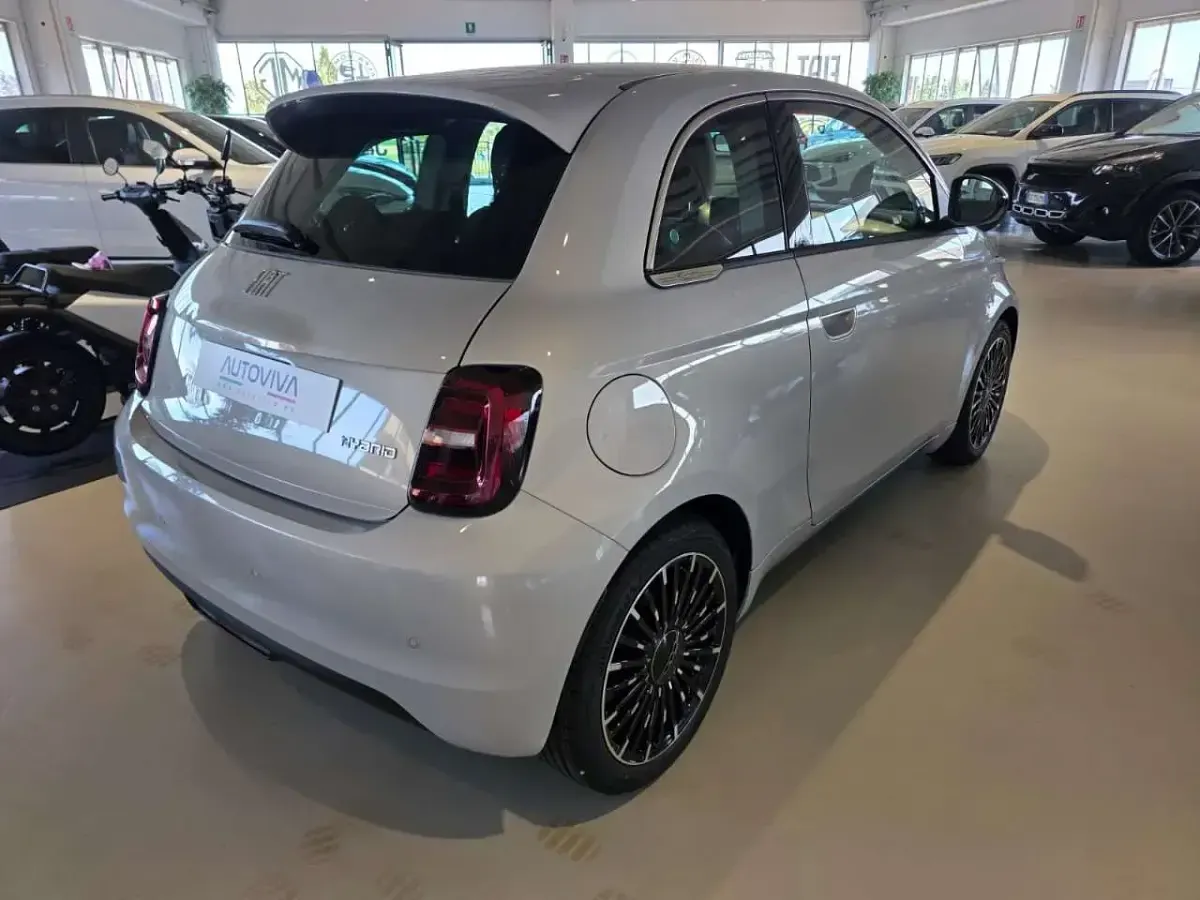 Nuova Fiat 500 Icon 65 CV (47 kW) 2026 Celestial blu Berlina