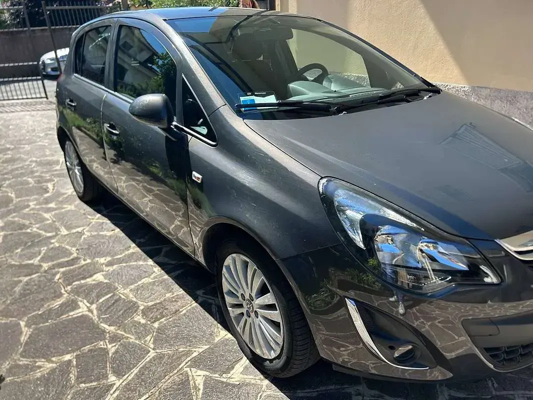 Usata Opel Corsa Edition 86 CV (63 kW) 2013 Grigio Utilitaria