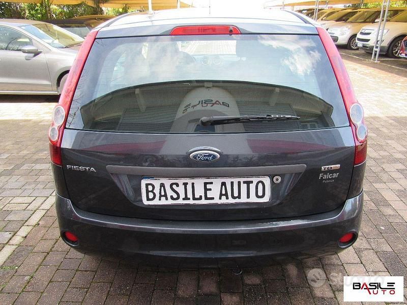 Usata Ford Fiesta Ghia 79 CV (58 kW) 2006 Grigio Utilitaria