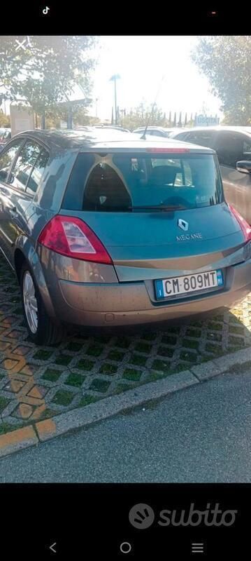 Usata 2004 Renault Mégane II Dynamique Tre volumi | 1500 € (Buon prezzo) - Immagine 1/4