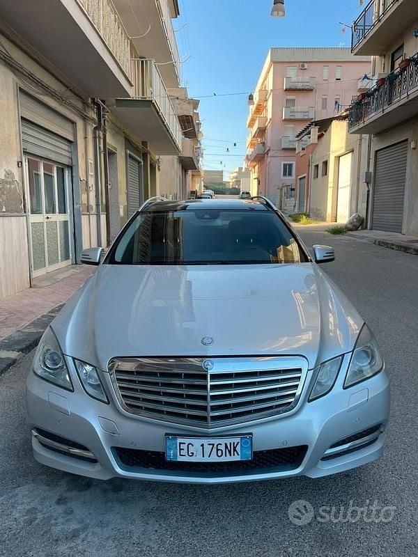 Usata Mercedes E350 272 CV (200 kW) 2011 Grigio Berlina