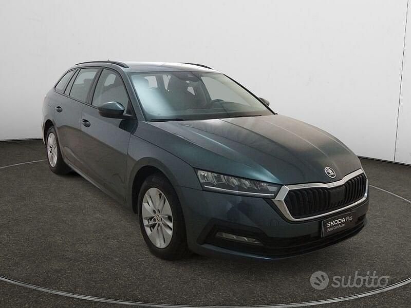 Grigio Usata 2021 Skoda Octavia Executive Station wagon | 15.800 € (Buon prezzo) - Immagine 1/4