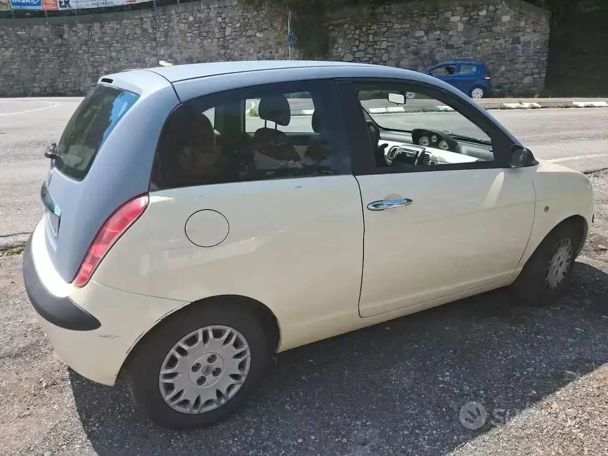 Usata Lancia Ypsilon 60 CV (44 kW) 2007 Giallo Utilitaria