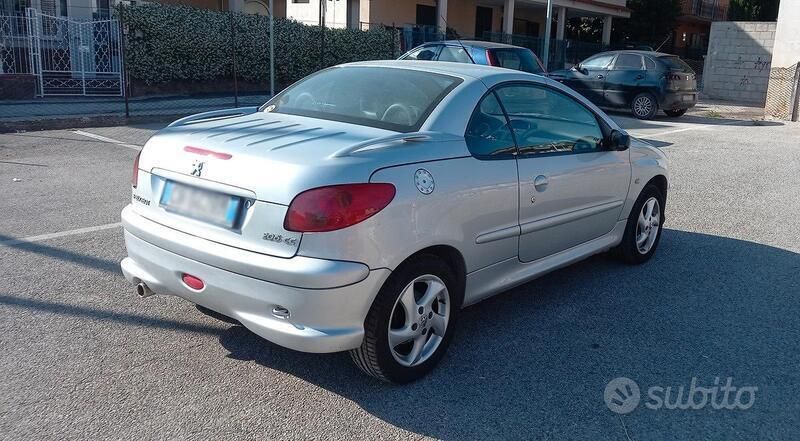 Usata Peugeot 206 CC 109 CV (80 kW) 2004 Grigio Cabrio