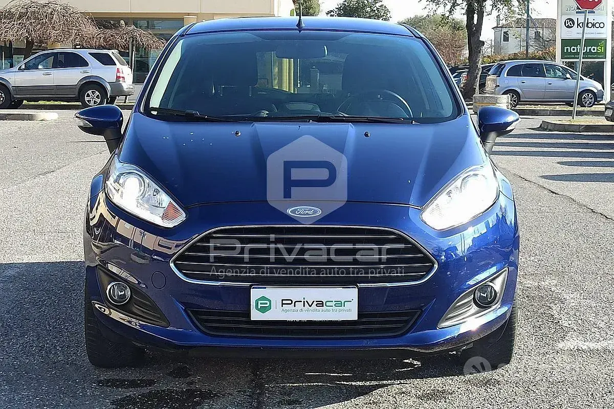 Gebraucht Ford Fiesta Titanium 80 PS (58 kW) 2015 Blau Kleinwagen