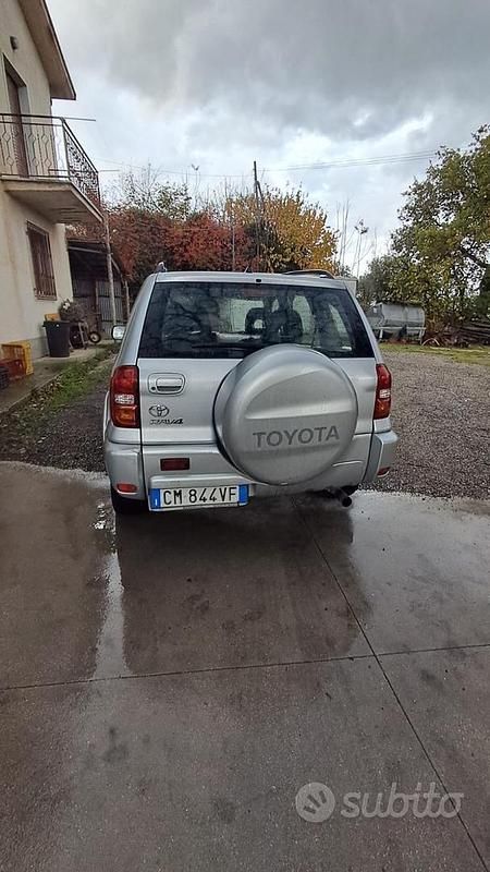 Usata Toyota RAV4 128 CV (94 kW) 2004 SUV
