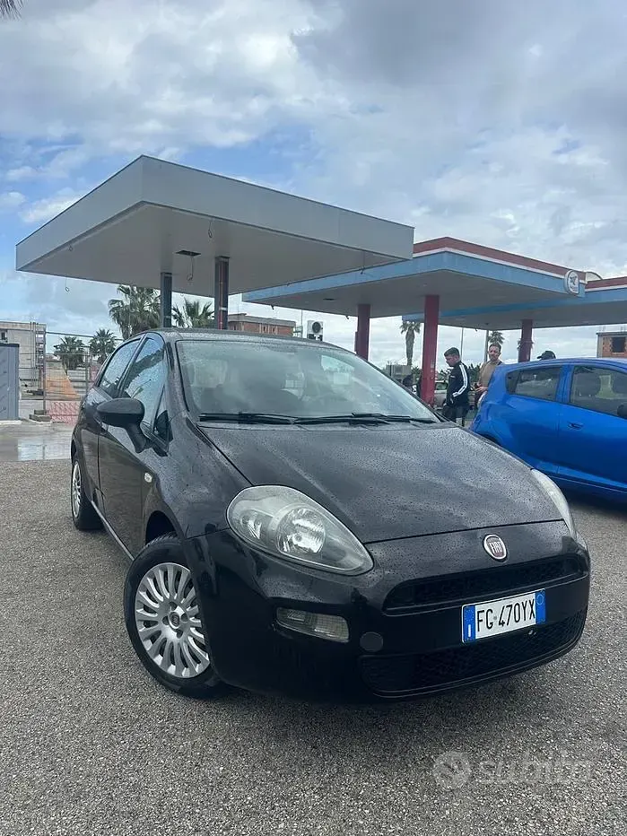 Usata Fiat Punto Lounge 69 CV (50 kW) 2012 Nero Utilitaria