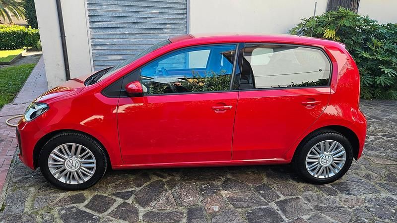 Usata VW up! Move 68 CV (50 kW) 2020 Rosso Utilitaria