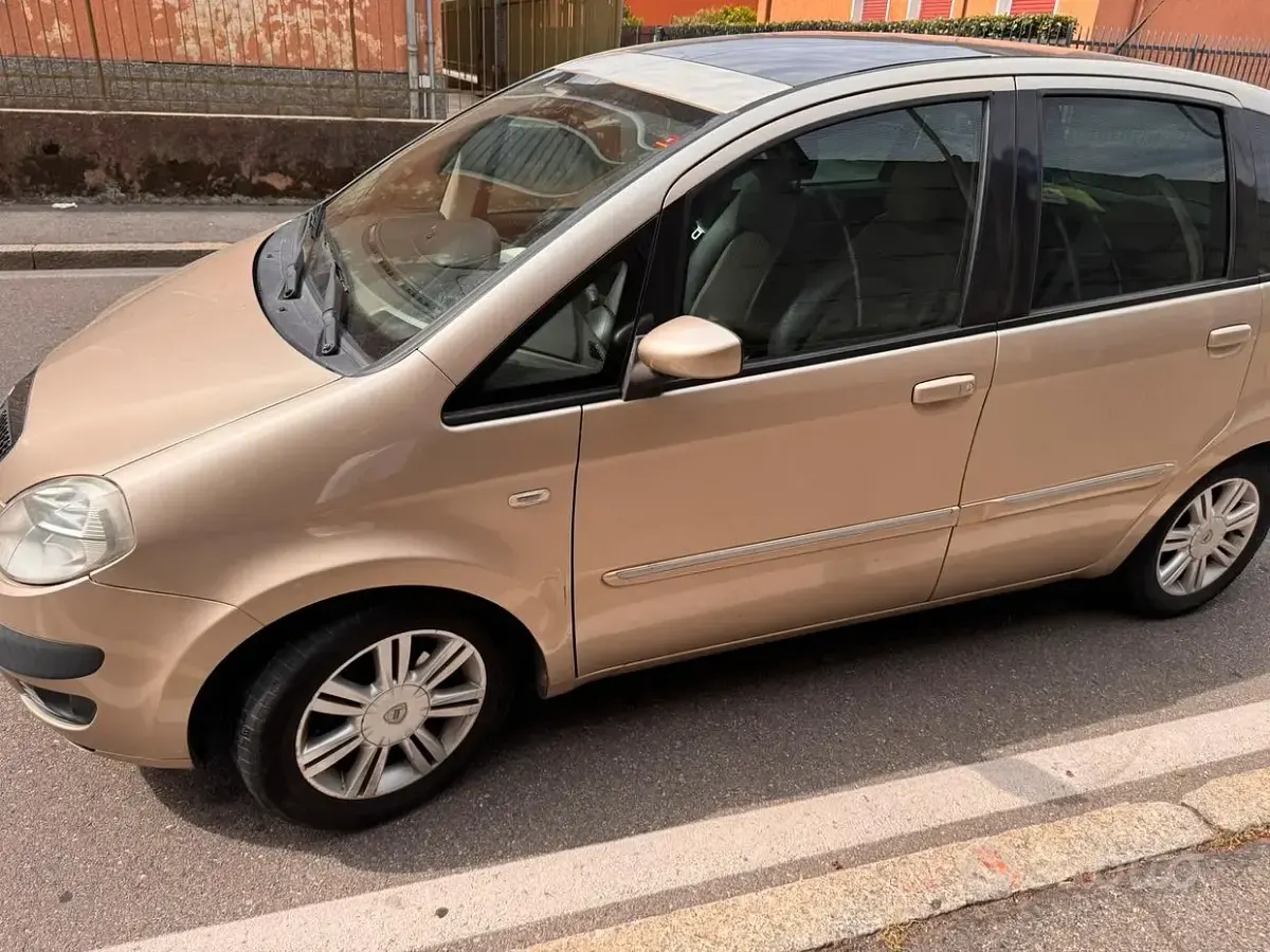 Usata Lancia Musa 95 CV (69 kW) 2005 Monovolume