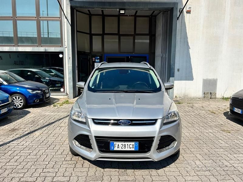 Usado Ford Kuga 150 CV (110 kW) 2015 Gris SUV