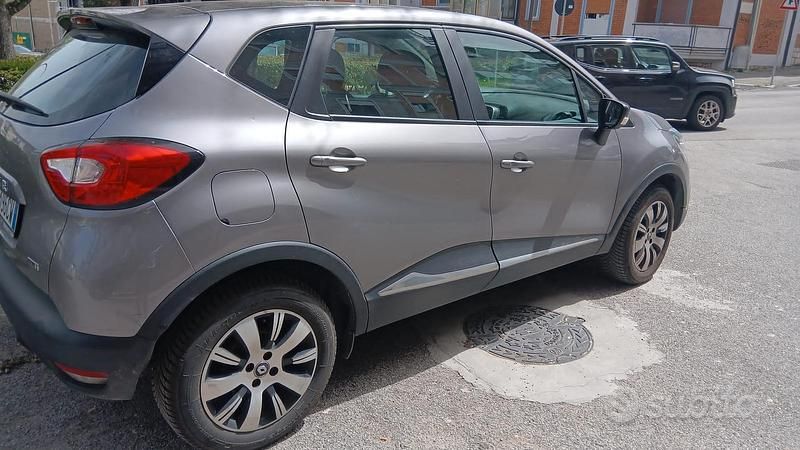 Usata Renault Captur 2017 Grigio SUV