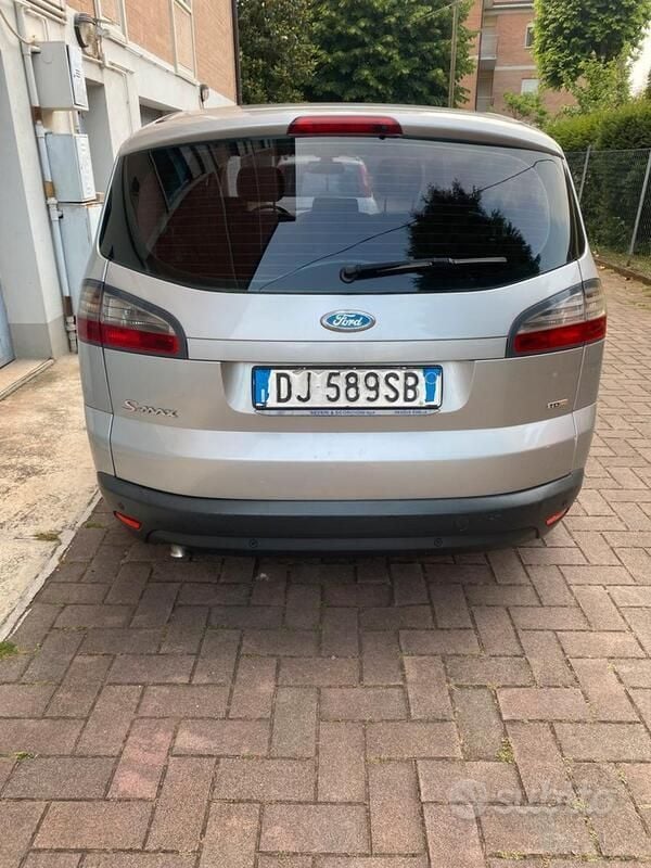 Usata Ford S-MAX 150 CV (110 kW) 2007 Grigio Monovolume