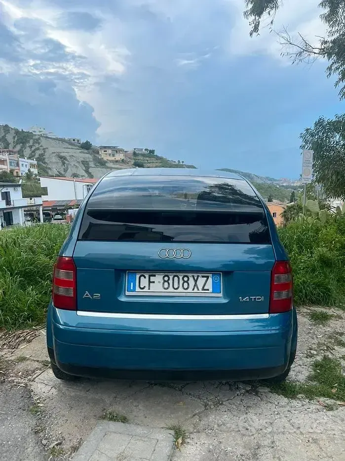 Usata Audi A2 Comfort 75 CV (55 kW) 2003 Blu Utilitaria