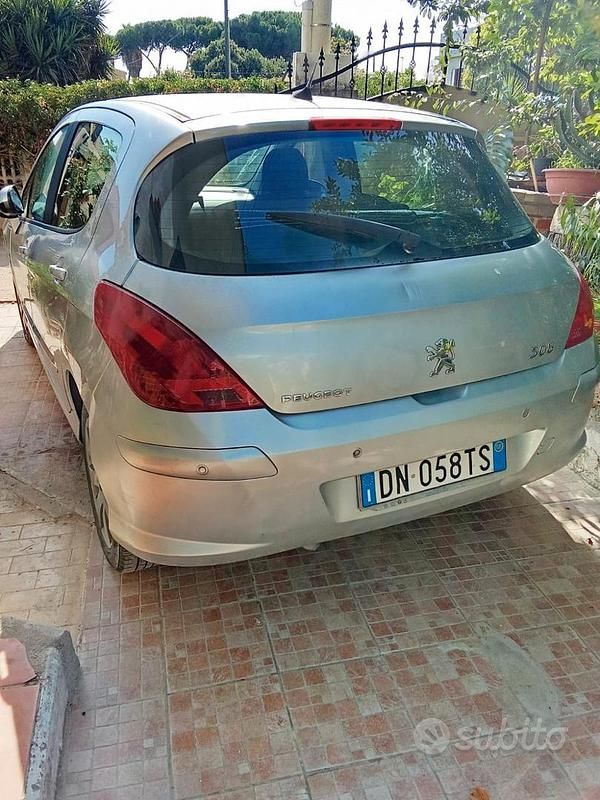 Usata Peugeot 2008 2008 Grigio SUV