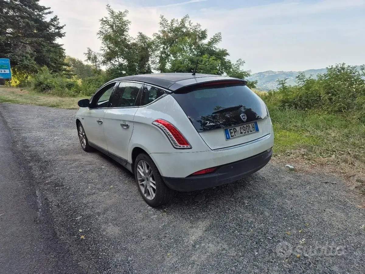 Usata Lancia Delta 120 CV (88 kW) 2012 Bianco Utilitaria