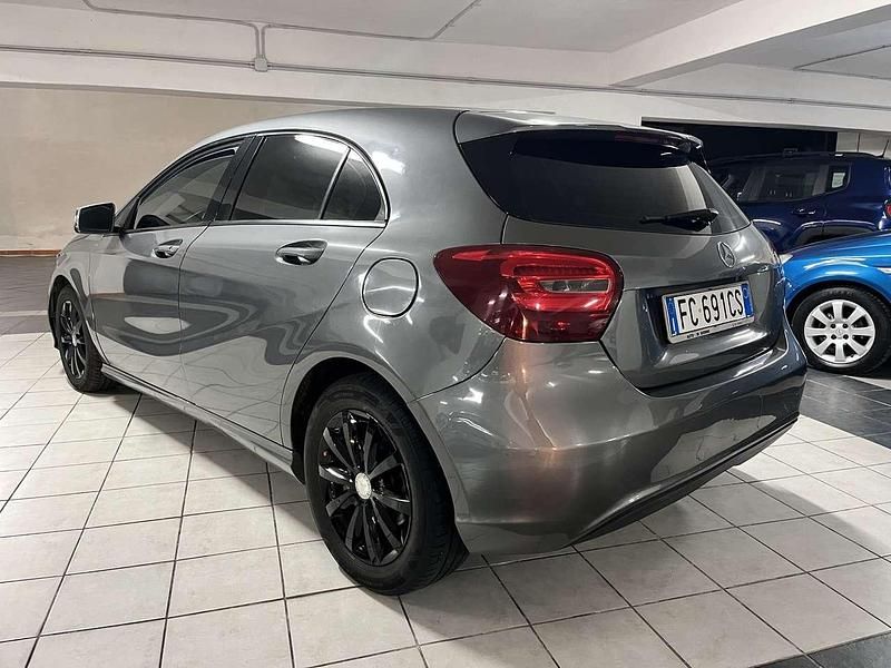 Usata Mercedes A180 109 CV (80 kW) 2015 Grigio Berlina