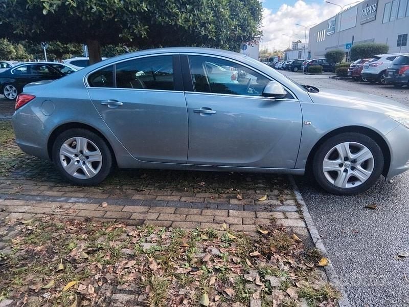 Usata Opel Insignia 130 CV (95 kW) 2011 Blu Berlina