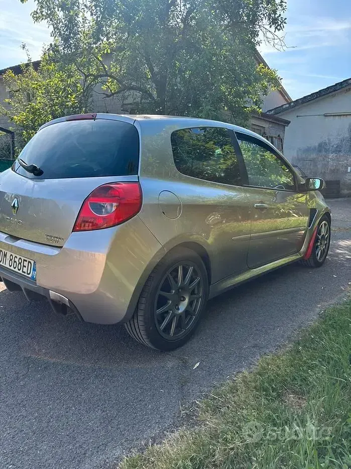 Usata Renault Clio R.S. R.S. 200 CV (147 kW) 2007 Utilitaria