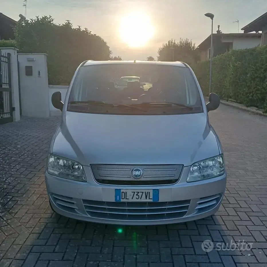 Usata Fiat Multipla 103 CV (75 kW) 2007 Grigio Monovolume