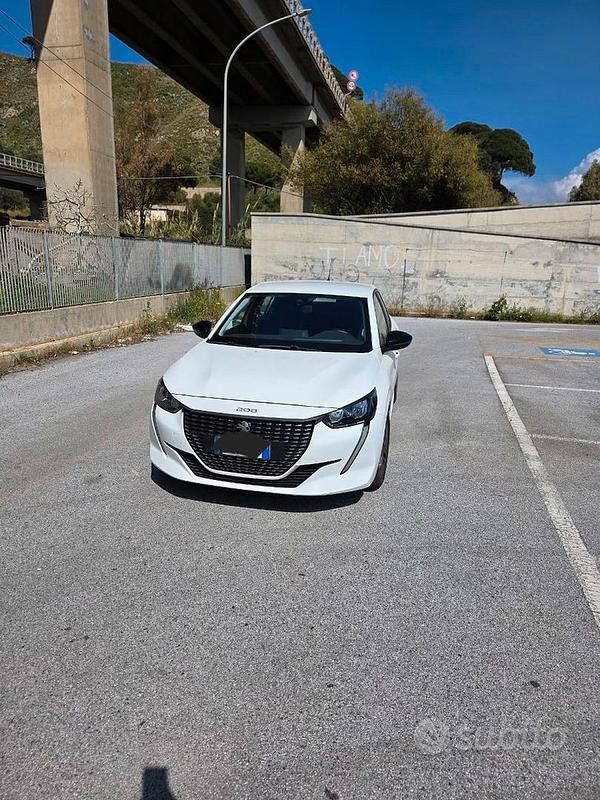 Usata Peugeot 208 75 CV (55 kW) 2022 Bianco Utilitaria