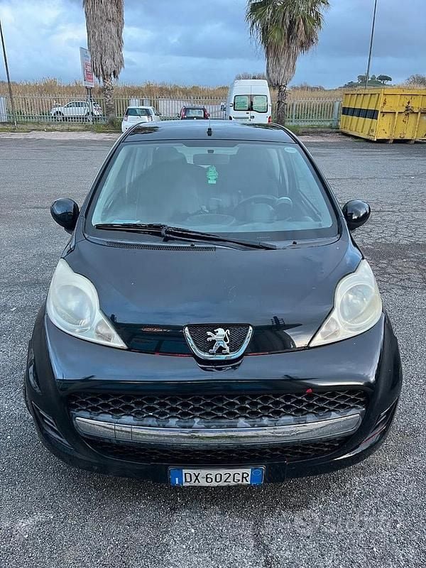 Gebraucht Peugeot 107 68 PS (50 kW) 2008 Schwarz Kleinwagen