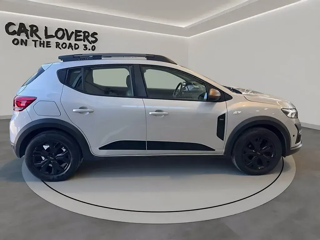 Usata Dacia Sandero Expression 101 CV (74 kW) 2023 Grigio lunare Utilitaria