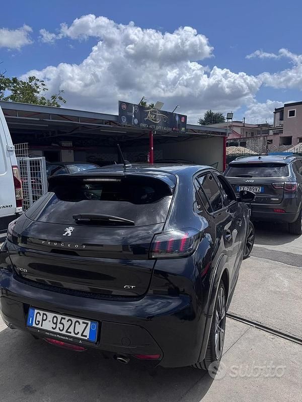 Usata Peugeot 208 102 CV (75 kW) 2022 Utilitaria