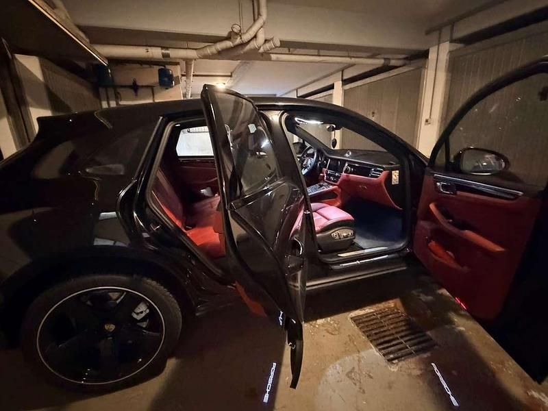 Nero Usata 2020 Porsche Macan SUV | 50.000 € (Super prezzo) - Immagine 1/4
