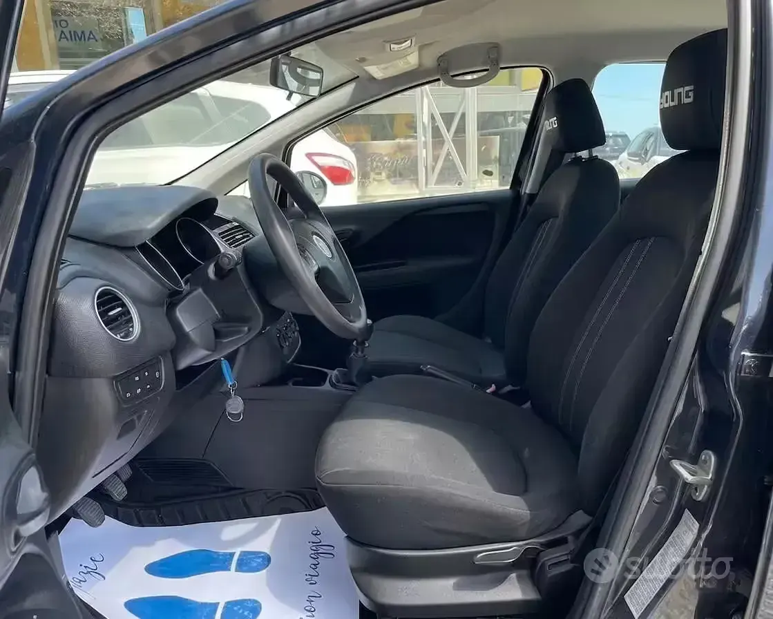 Usata Fiat Punto Evo 77 CV (56 kW) 2015 Bluazzurro Utilitaria