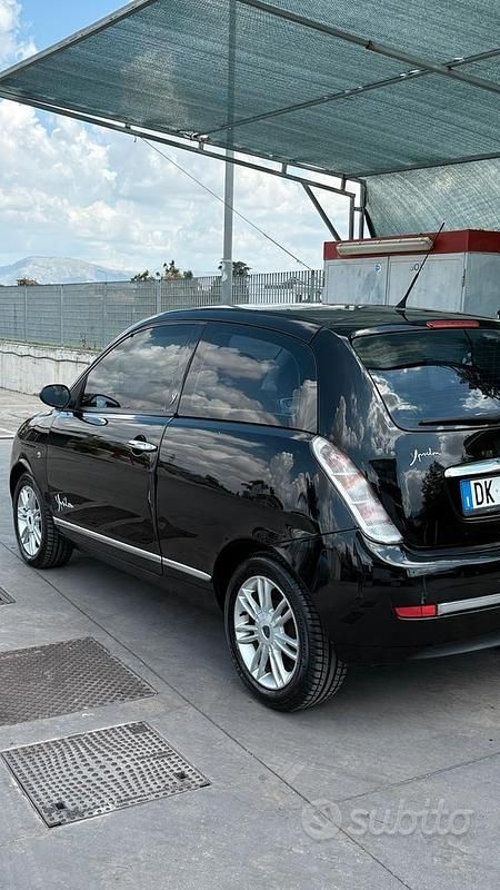 Usata Lancia Ypsilon 75 CV (55 kW) 2007 Nero Utilitaria