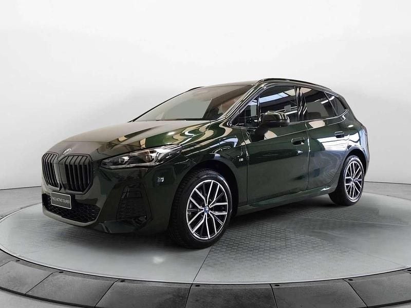 Nuova BMW 225 Active Tourer 136 CV (100 kW) 2026 Sanremo green Monovolume