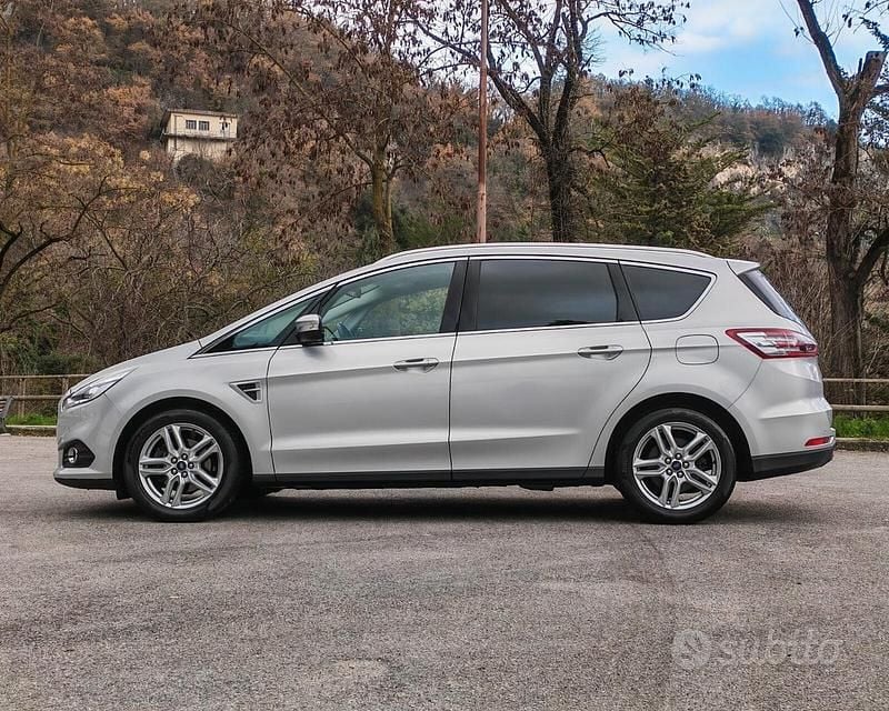 Usata Ford S-MAX Titanium 150 CV (110 kW) 2018 Grigio Monovolume