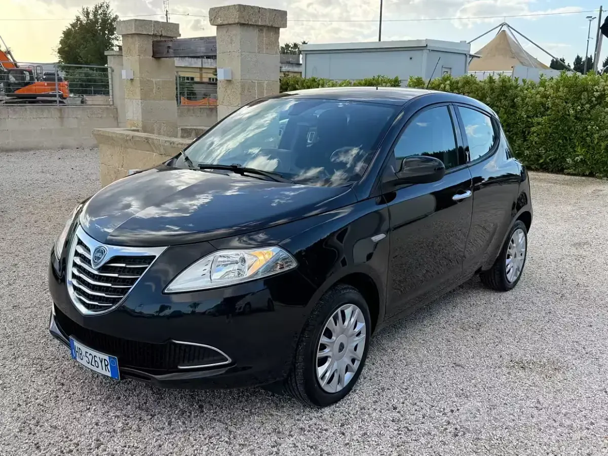 Usata Lancia Ypsilon Gold 69 CV (50 kW) 2014 Nero Utilitaria