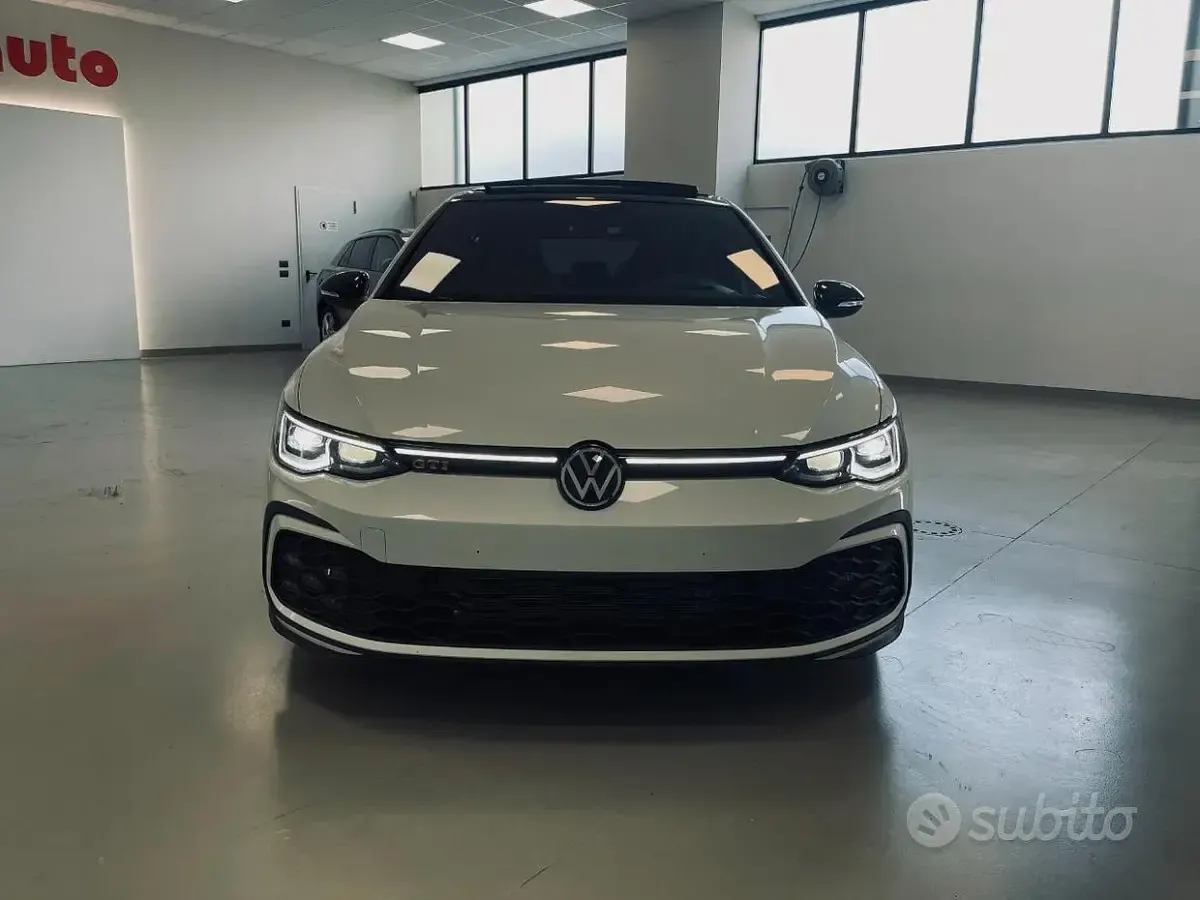 Usata VW Golf VIII GTI 245 CV (180 kW) 2024 Oryxweib perlato Berlina