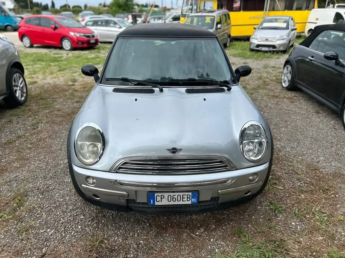 Usata Mini ONE 75 CV (55 kW) 2004 Argento Utilitaria