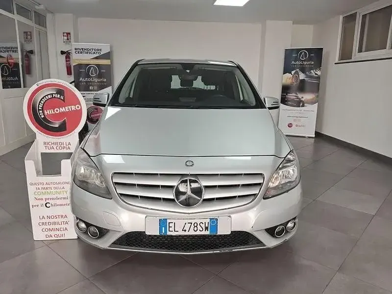 Usata Mercedes B180 Executive 108 CV (79 kW) 2012 Marrone Utilitaria