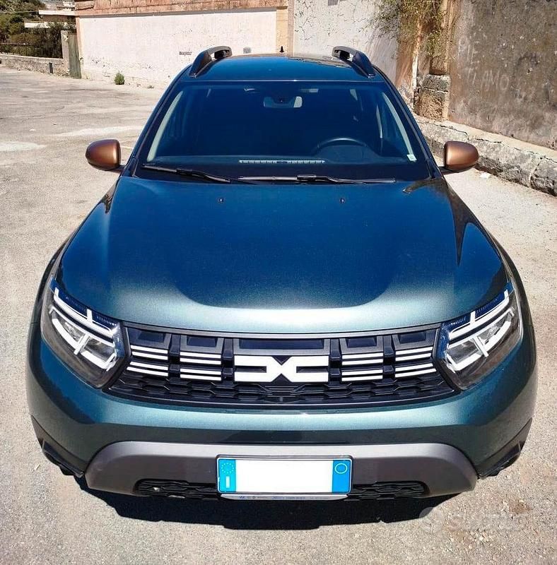 Verde Usata 2024 Dacia Duster SUV | 19.000 € (Cara) - Immagine 1/4