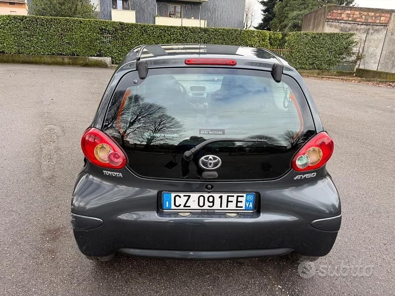 Gebraucht Toyota Aygo 68 PS (50 kW) 2007 Grau Kleinwagen