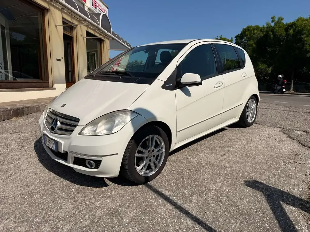 Occasion Mercedes A180 Avantgarde 109 ch (80 kW) 2010 Blanc Monospace