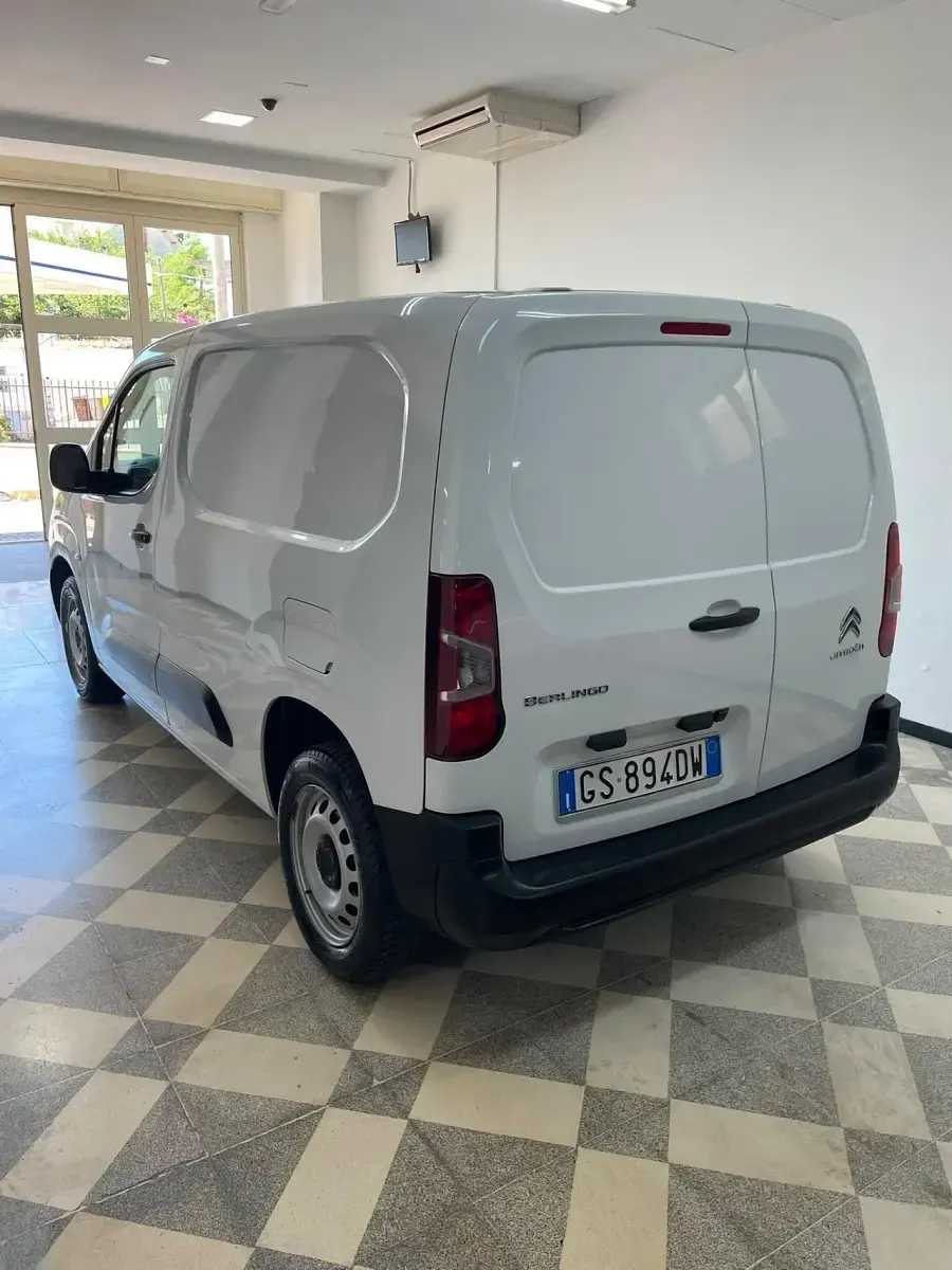 Usata Citroën Berlingo 101 CV (74 kW) 2023 Bianco Monovolume