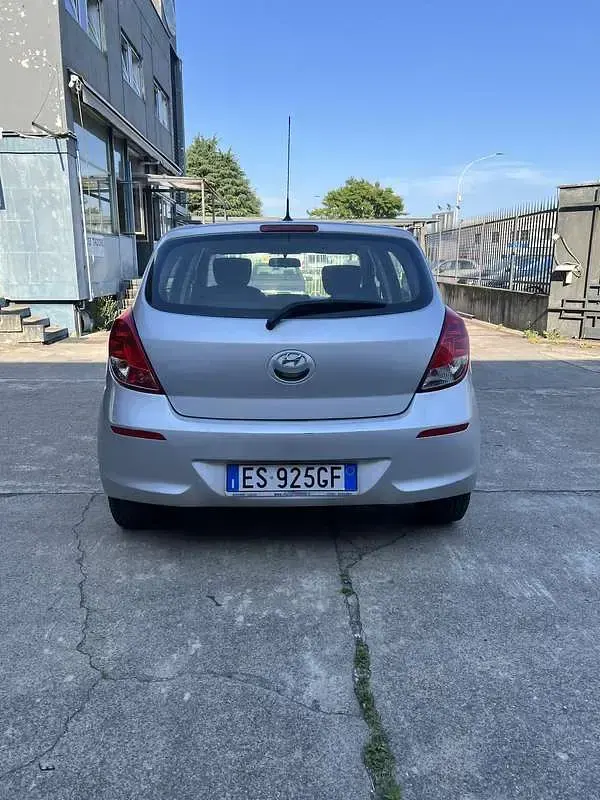 Usata Hyundai i20 Edition 85 CV (62 kW) 2013 Grigio Utilitaria