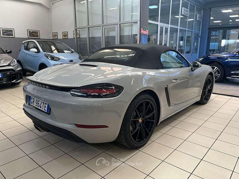 Usata Porsche 718 Boxster 299 CV (219 kW) 2024 Beige Cabrio
