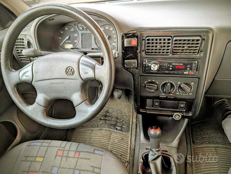 Usata VW Polo 60 CV (44 kW) 1999 Blu/azzurro Berlina