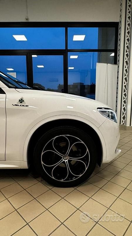 Usata Alfa Romeo Stelvio Sprint 190 CV (139 kW) 2017 Bianco SUV