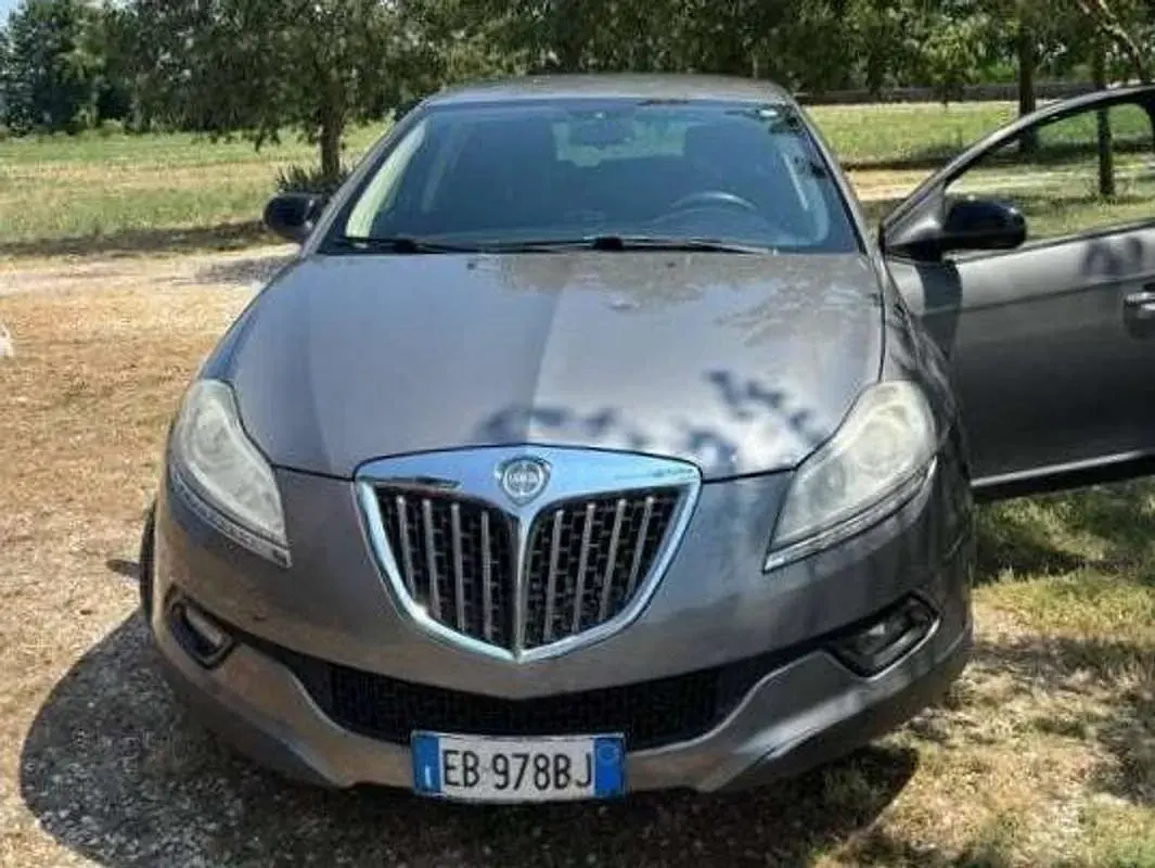 Usata Lancia Delta 120 CV (88 kW) 2010 Argento Utilitaria