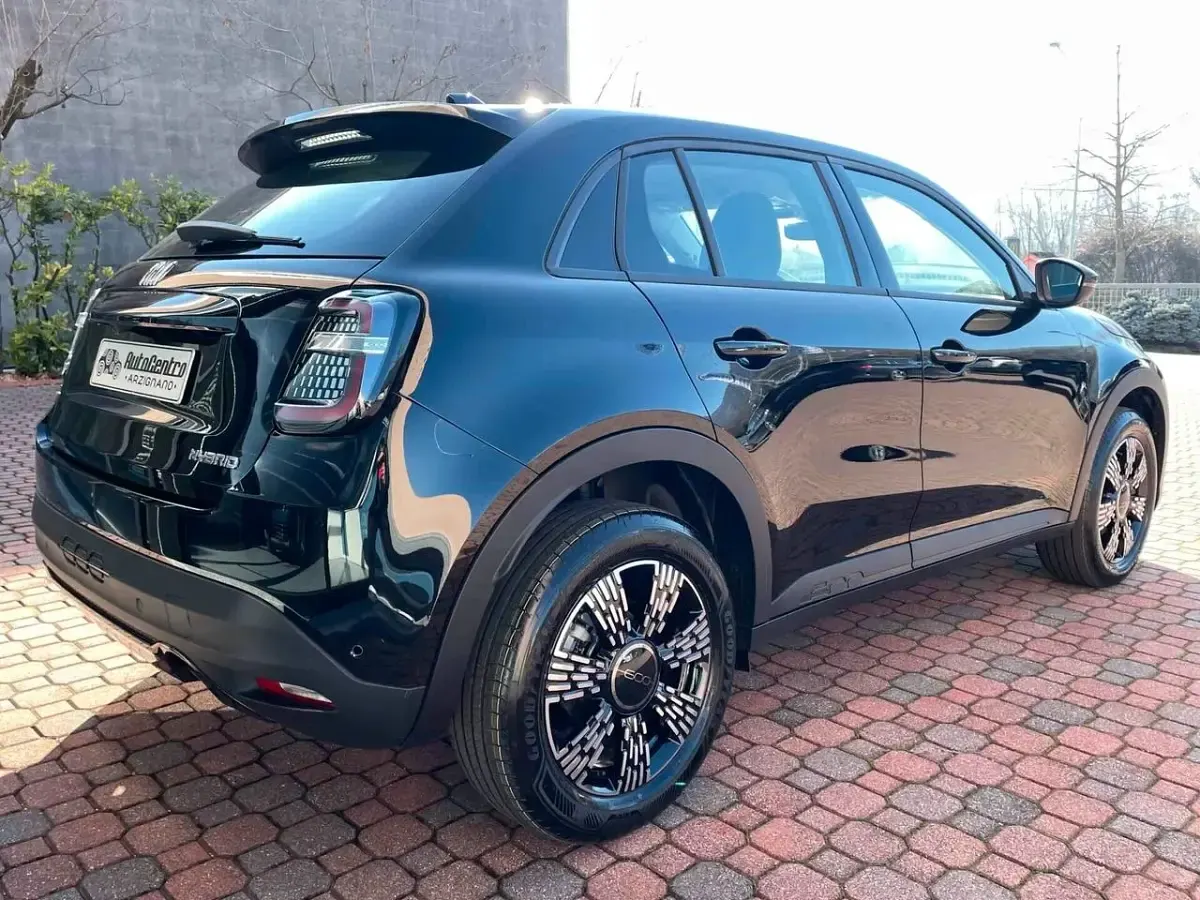 Nuova Fiat 600 Icon 100 CV (73 kW) 2026 Nero SUV