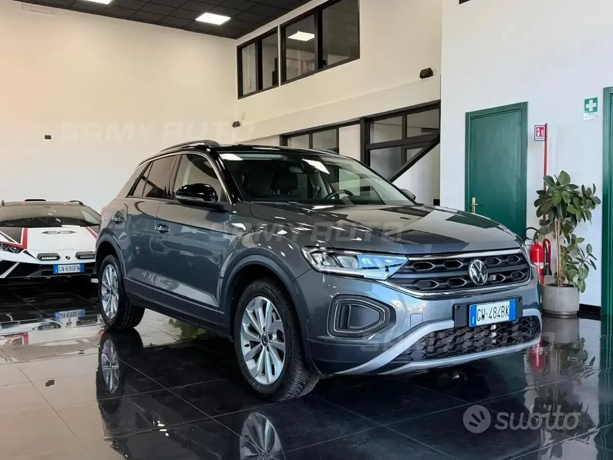 Usata VW T-Roc Style 116 CV (85 kW) 2024 Grigio SUV
